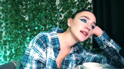 Snapshot of ivyjonson chatting on 12-23-24, 02:13 Miss Ivy online show from 12-23-24, 02:13