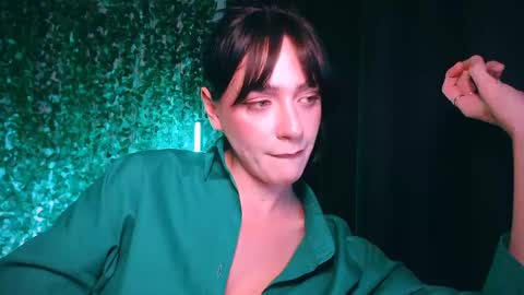 Snapshot of ivyjonson chatting on 02-15-25, 10:10 Miss Ivy online show from 02-15-25, 10:10