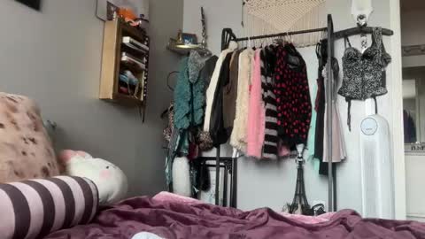 Snapshot of ivyquinette chatting on 02-12-26, 08:15 Ivy online show from 02-12-26, 08:15