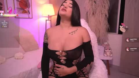 Annie online show from 10-25-25, 03:14