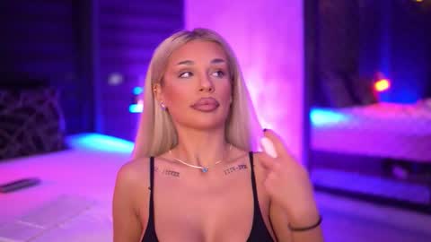 IvyRowa online show from 10-08-25, 06:16