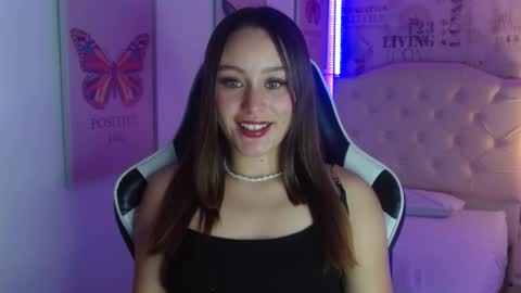 Snapshot of ivyy_crystal chatting on 02-19-25, 09:14 Ivy online show from 02-19-25, 09:14