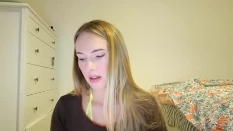 ivyyy1995 online show from 10-28-25, 05:04