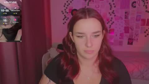 Snapshot of iwi_wi_wi chatting on 10-08-25, 03:53 Daisy online show from 10-08-25, 03:53