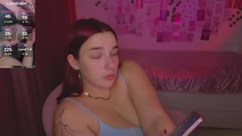 Snapshot of iwi_wi_wi chatting on 10-10-25, 01:15 Daisy online show from 10-10-25, 01:15