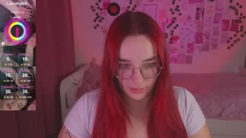 Snapshot of iwi_wi_wi chatting on 10-24-25, 02:35 Daisy online show from 10-24-25, 02:35