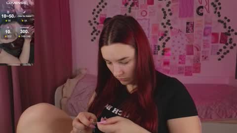 Snapshot of iwi_wi_wi chatting on 12-01-25, 01:27 Daisy online show from 12-01-25, 01:27