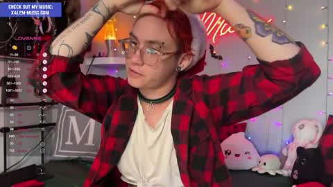 Snapshot of iwillbeyourmuse chatting on 12-15-24, 08:04 Muse hethey online show from 12-15-24, 08:04