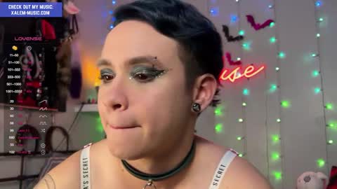 Snapshot of iwillbeyourmuse chatting on 12-20-24, 12:41 Muse hethey online show from 12-20-24, 12:41