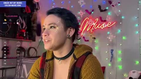 Snapshot of iwillbeyourmuse chatting on 12-22-24, 12:39 Muse hethey online show from 12-22-24, 12:39