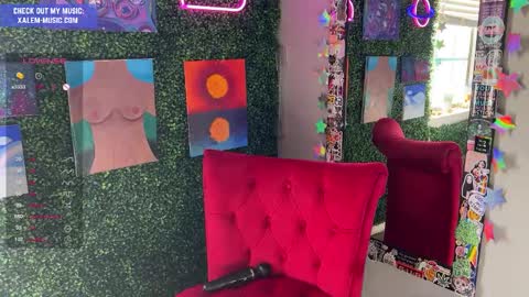 Snapshot of iwillbeyourmuse chatting on 12-22-24, 07:52 Muse hethey online show from 12-22-24, 07:52