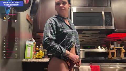 Snapshot of iwillbeyourmuse chatting on 12-24-24, 11:00 Muse hethey online show from 12-24-24, 11:00