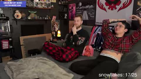 Snapshot of iwillbeyourmuse chatting on 01-05-25, 01:35 Muse hethey online show from 01-05-25, 01:35