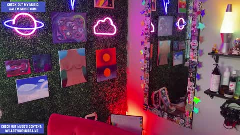 Snapshot of iwillbeyourmuse chatting on 09-26-25, 11:42 Muse hethey online show from 09-26-25, 11:42