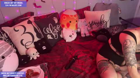 Snapshot of iwillbeyourmuse chatting on 10-04-25, 12:08 Muse hethey online show from 10-04-25, 12:08