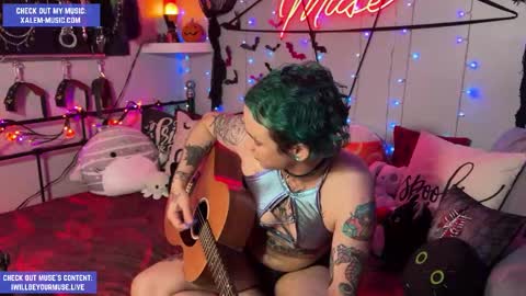 Snapshot of iwillbeyourmuse chatting on 10-07-25, 11:57 Muse hethey online show from 10-07-25, 11:57