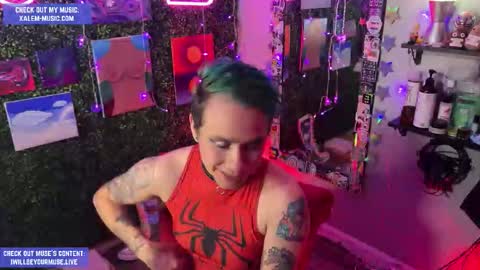 Snapshot of iwillbeyourmuse chatting on 10-22-25, 11:59 Muse hethey online show from 10-22-25, 11:59