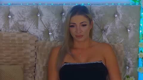 Snapshot of izabellle02 chatting on 07-10-26, 03:00 Izabella online show from 07-10-26, 03:00