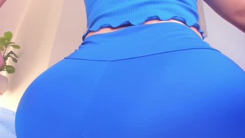 Iza online show from 01-15-25, 05:08