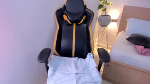 Iza online show from 02-04-25, 10:34