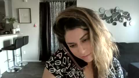 Snapshot of izcah_g chatting on 08-05-26, 12:24 Izcah online show from 08-05-26, 12:24