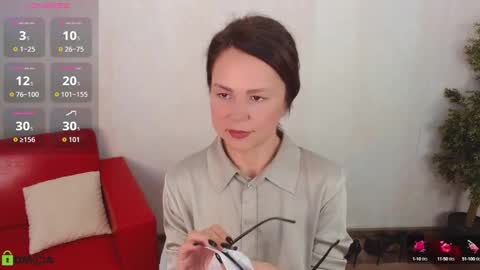 Queen of nylon  Victoria online show from 09-10-25, 05:29