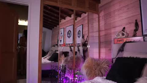 Snapshot of izzywild1 chatting on 10-27-25, 10:52 izzywild1 online show from 10-27-25, 10:52