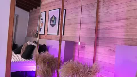 Snapshot of izzywild1 chatting on 11-19-25, 11:21 izzywild1 online show from 11-19-25, 11:21