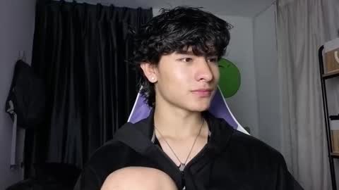 Snapshot of j_u_p_i_t_e_r chatting on 01-08-26, 11:12 Noah online show from 01-08-26, 11:12