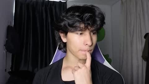 Snapshot of j_u_p_i_t_e_r chatting on 02-04-26, 06:25 Noah online show from 02-04-26, 06:25