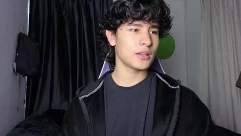 Snapshot of j_u_p_i_t_e_r chatting on 02-19-26, 02:46 Noah online show from 02-19-26, 02:46