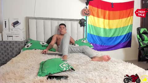 Snapshot of jack_castell chatting on 10-24-25, 11:06 JACK CASTELL online show from 10-24-25, 11:06