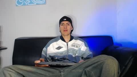 INDEPENDENT MODEL online show from 01-19-25, 11:23