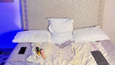 Snapshot of jackblanco_ chatting on 02-07-25, 10:29 Jack White online show from 02-07-25, 10:29