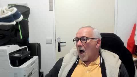 Snapshot of jackbrgs chatting on 01-09-25, 06:36 J-Mitchel online show from 01-09-25, 06:36