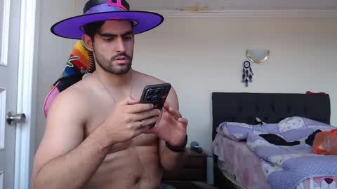 Snapshot of jackecuador chatting on 10-14-25, 03:35 Jack online show from 10-14-25, 03:35