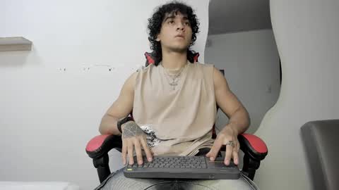 Jackes Taylor online show from 11-23-25, 05:07