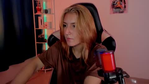 Linda Sofia help me get to 100 thumbs up online show from 01-11-25, 04:38