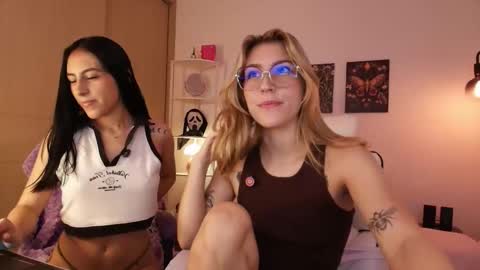 Linda Sofia help me get to 100 thumbs up online show from 11-03-25, 05:42