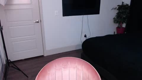 Jade online show from 10-31-25, 08:48