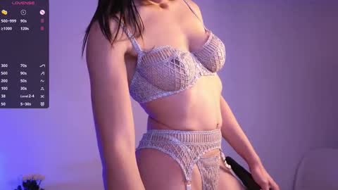 Jade Paris online show from 11-21-25, 07:45