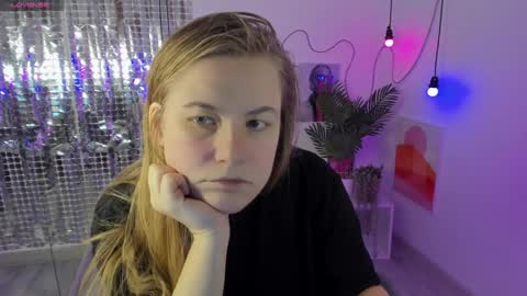 Snapshot of jade_soft chatting on 12-15-24, 01:43 Jade online show from 12-15-24, 01:43