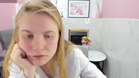 Snapshot of jade_soft chatting on 12-19-24, 11:35 Jade online show from 12-19-24, 11:35