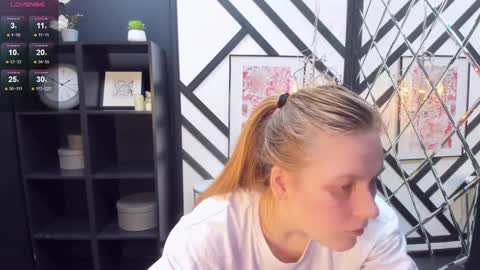 Snapshot of jade_soft chatting on 02-08-25, 12:49 Jade online show from 02-08-25, 12:49