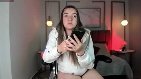 Snapshot of jade_vela chatting on 10-06-25, 07:33 jade_vela online show from 10-06-25, 07:33