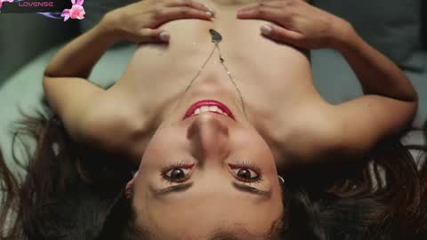 jade white  online show from 03-10-25, 12:04