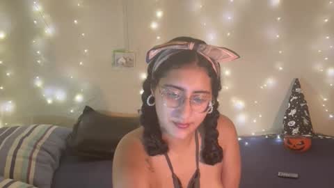 Jade online show from 10-28-25, 01:42