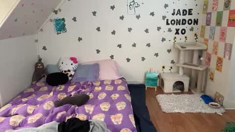 Jade online show from 03-06-25, 08:16