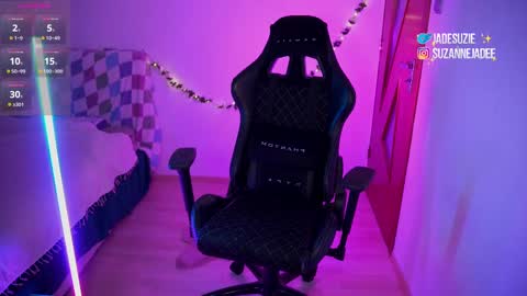 Snapshot of jadesuzieof chatting on 02-14-25, 10:58 Suzie online show from 02-14-25, 10:58