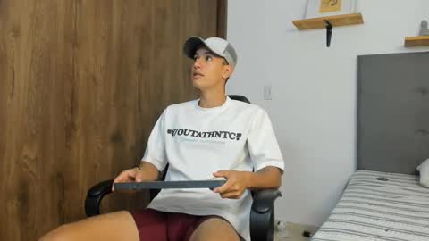 Hi guys im new 3 online show from 09-21-25, 03:46